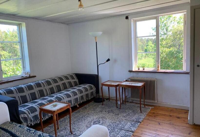 Люкс Вид на Сад, Charming House On Large Property On Vato