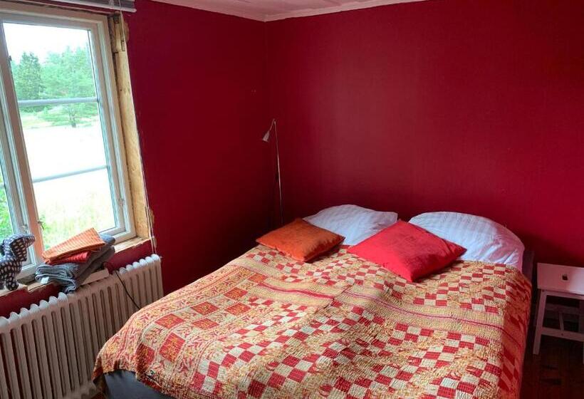 Люкс Вид на Сад, Charming House On Large Property On Vato