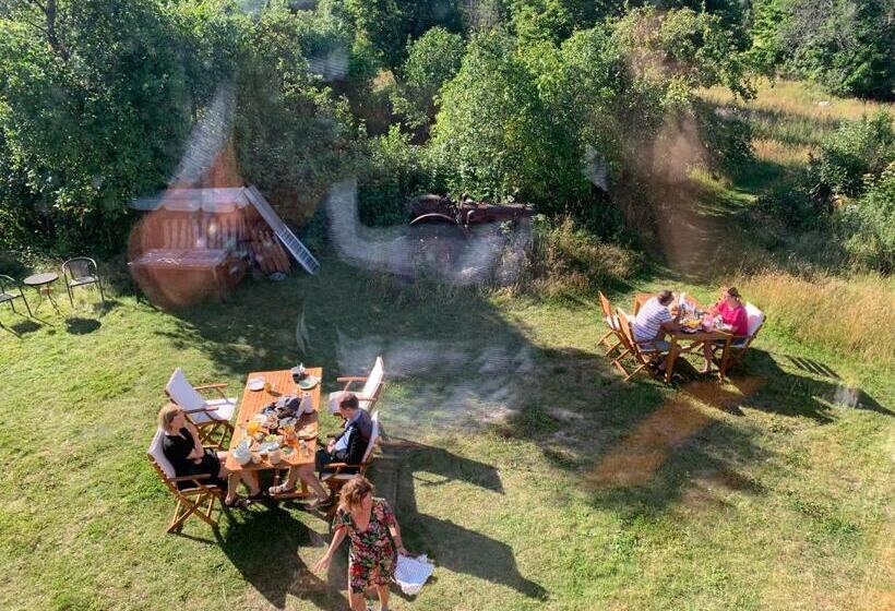 Люкс Вид на Сад, Charming House On Large Property On Vato