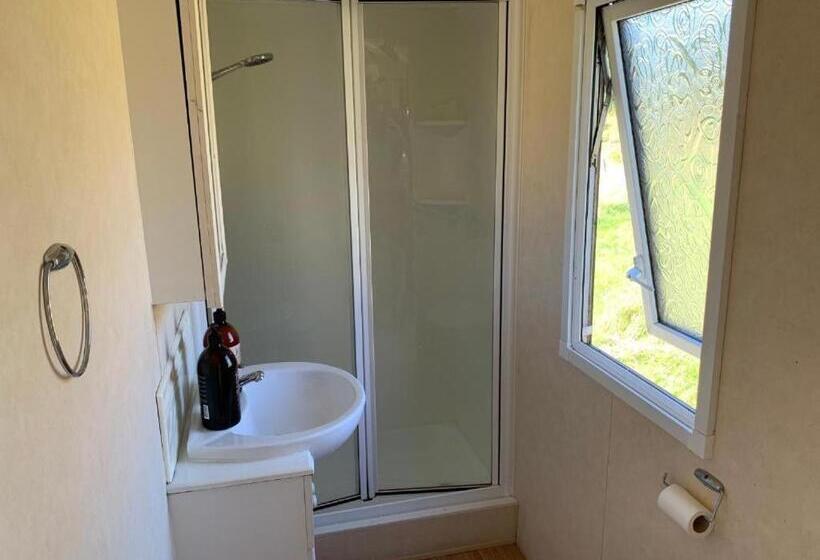 Дом 2 Спальни, Charming House On Large Property On Vato