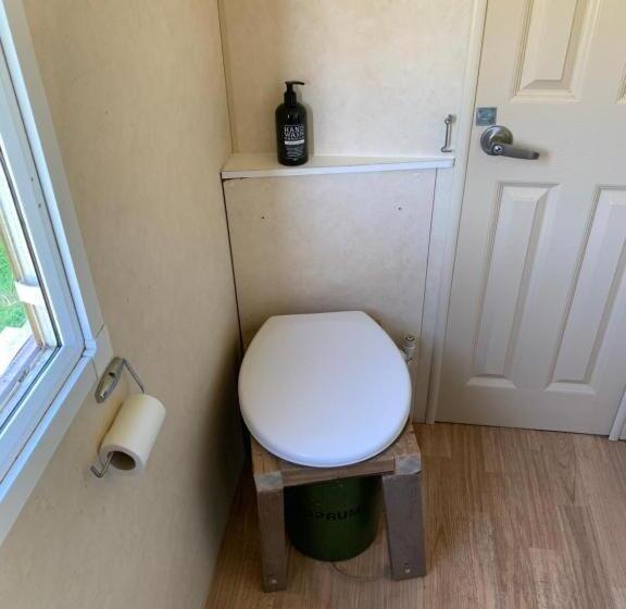 Дом 2 Спальни, Charming House On Large Property On Vato