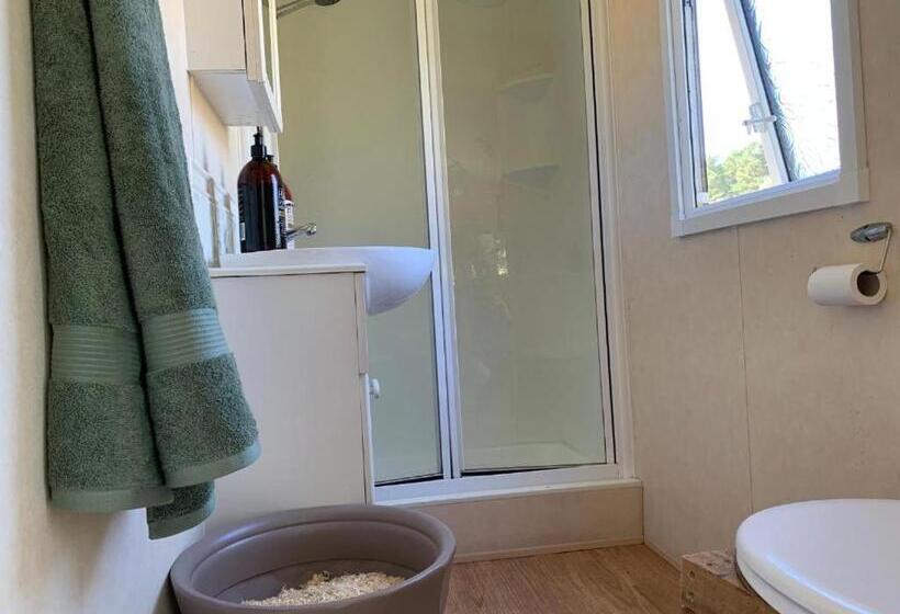 Дом 2 Спальни, Charming House On Large Property On Vato