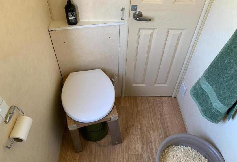 منزل غرفتين نوم, Charming House On Large Property On Vato