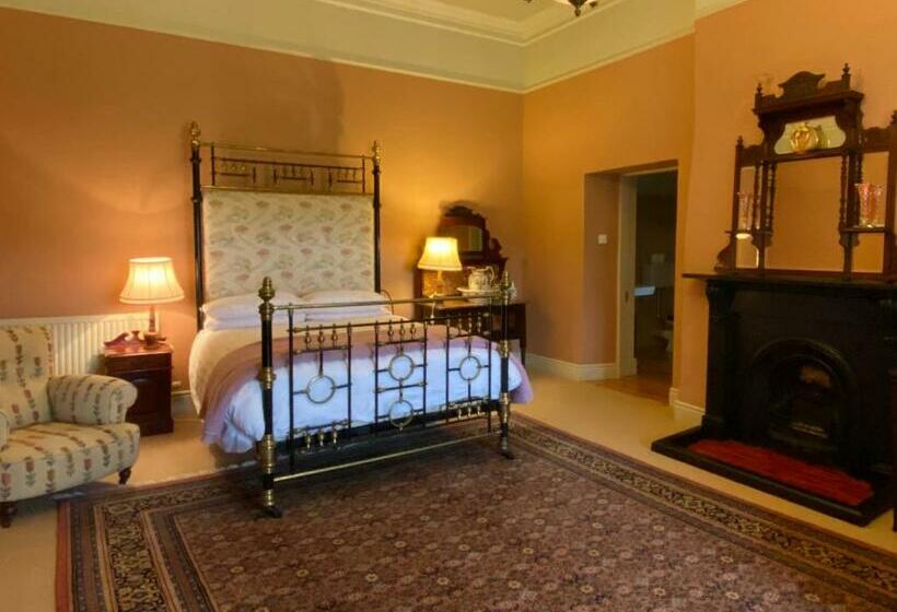 豪华园景房, Templemacateer