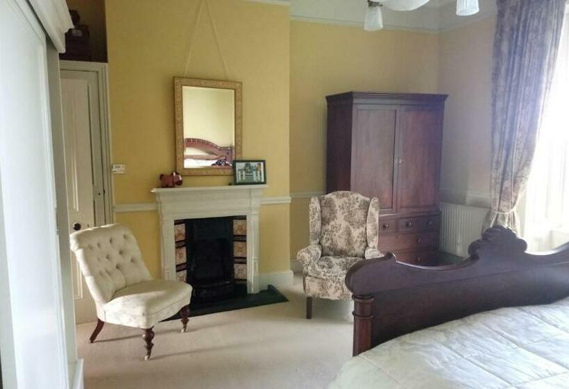 带大床的豪华间, Templemacateer