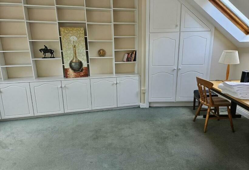 带2个卧室的公寓, Templemacateer