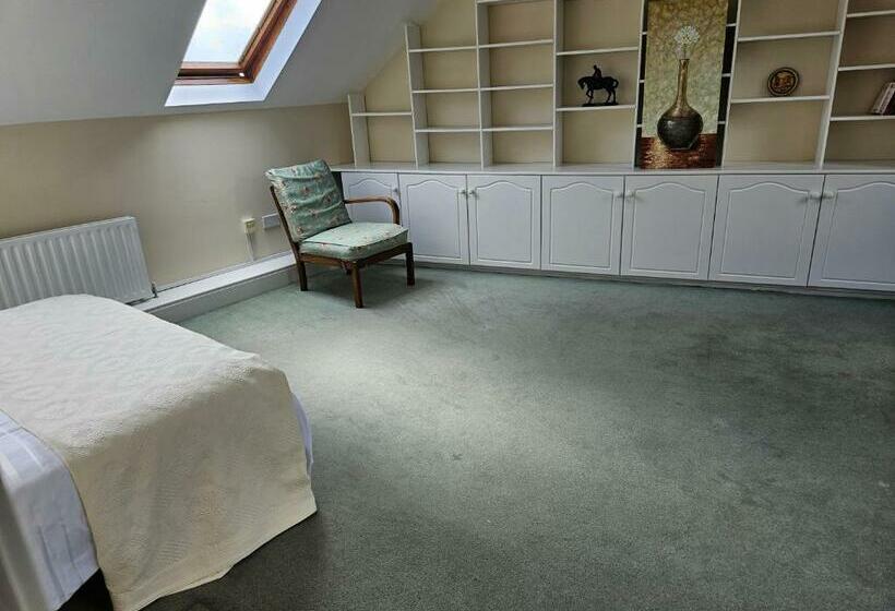 带2个卧室的公寓, Templemacateer