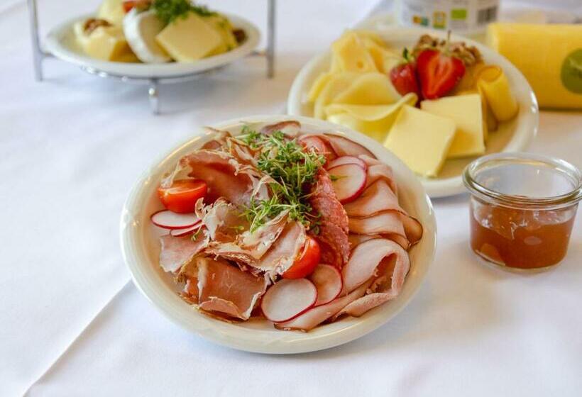 חדר סטנדרט, Mitten In Der Welt   Gh Roither