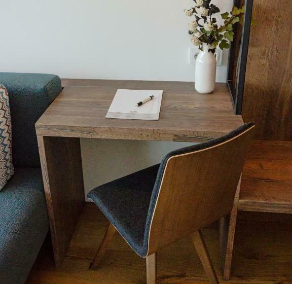 חדר סטנדרט, Mitten In Der Welt   Gh Roither