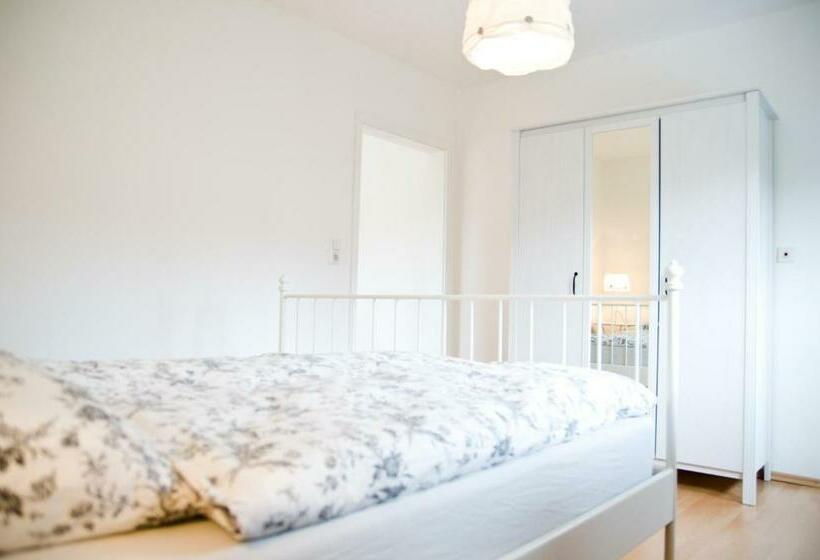 شقة غرفة واحدة, Zum Fuchsbau