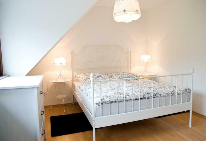 شقة غرفة واحدة, Zum Fuchsbau