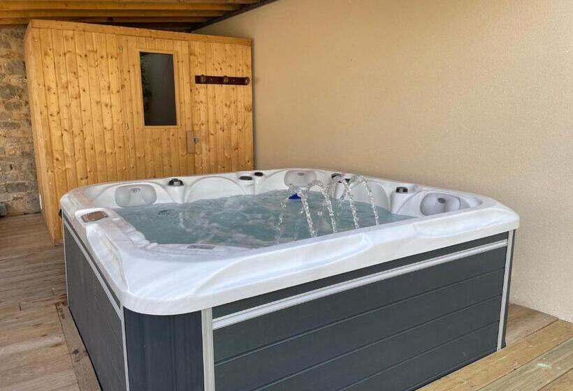 جناح مزود بحمام سباحة, Casa La Rosa & Spa