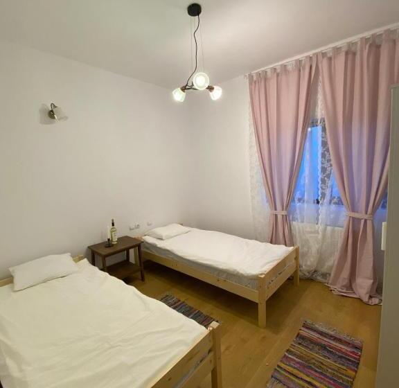 스탠다드 룸, Casuta De La Munte