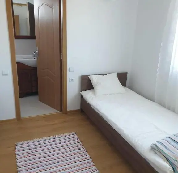 Standard Yhden Hengen Huone, Casuta De La Munte