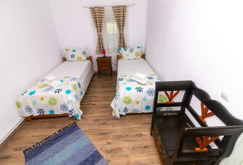 דירת שני חדרים, Flanderhof Manor