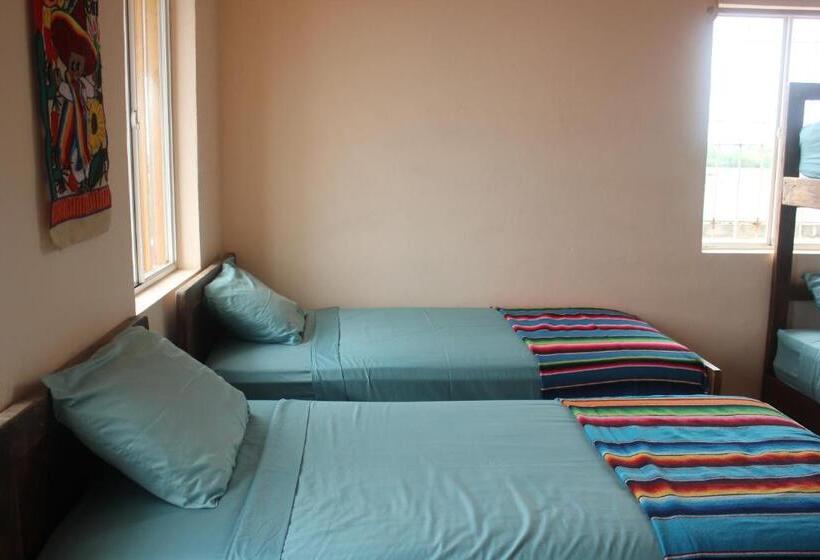 经典四人房间, Mision Surf