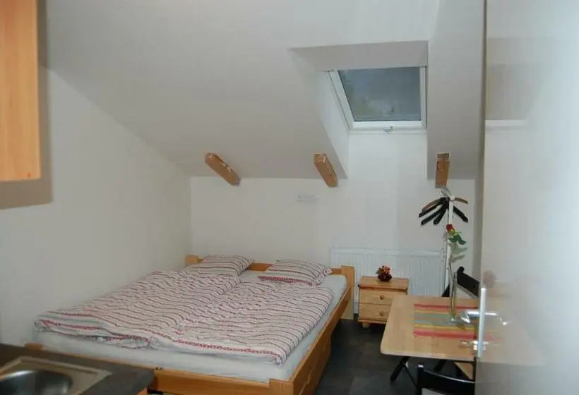 Eenvoudige Kamer, Rulfik