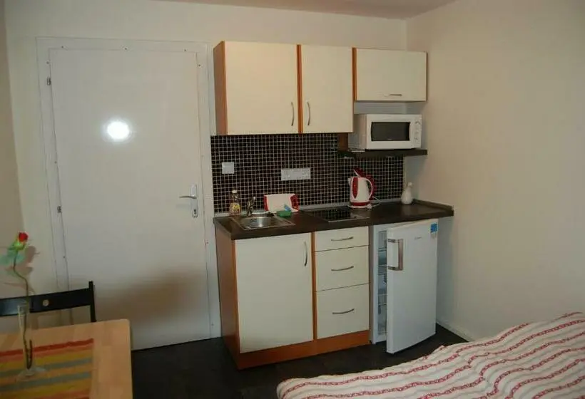 Eenvoudige Kamer, Rulfik