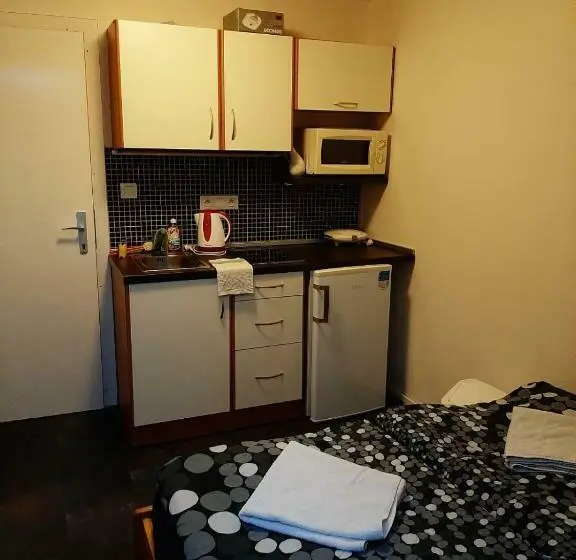 Eenvoudige Kamer, Rulfik