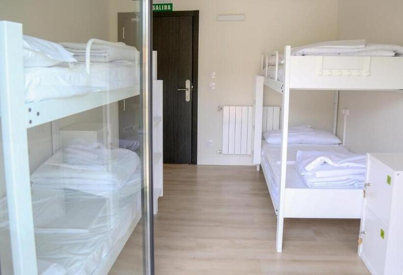 스탠다드 4인용 룸 공용 욕실, Aterpe Kanpezu Hostel