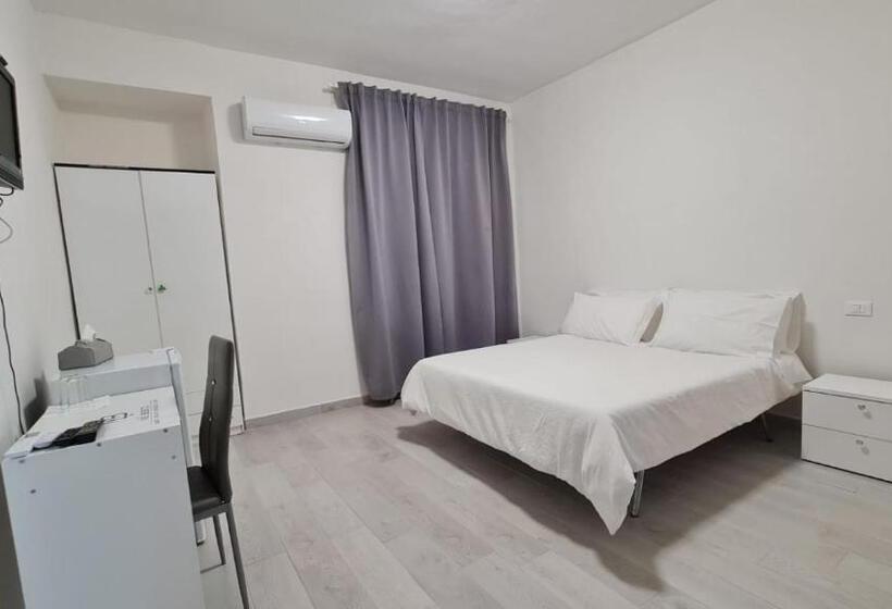 غرفة قياسية مزوَّدة بشُرفة, Mé Besito