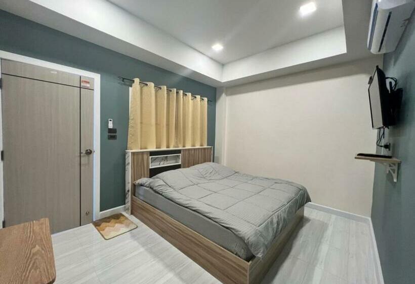 带大床的标准间, 243