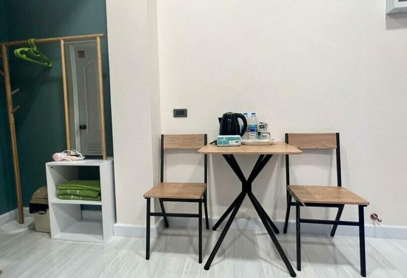 带大床的标准间, 243