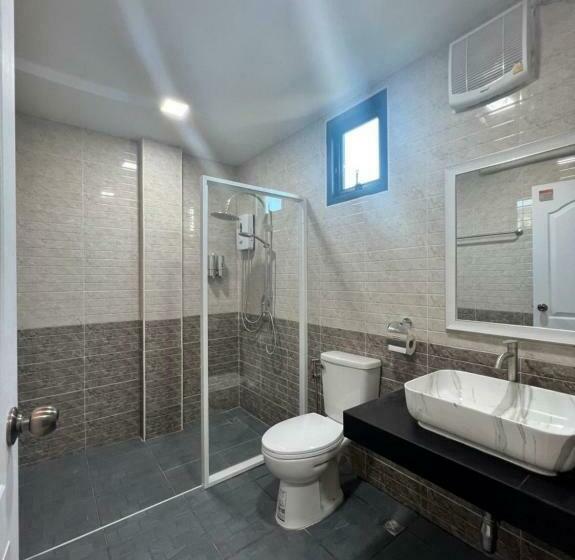 带大床的标准间, 243