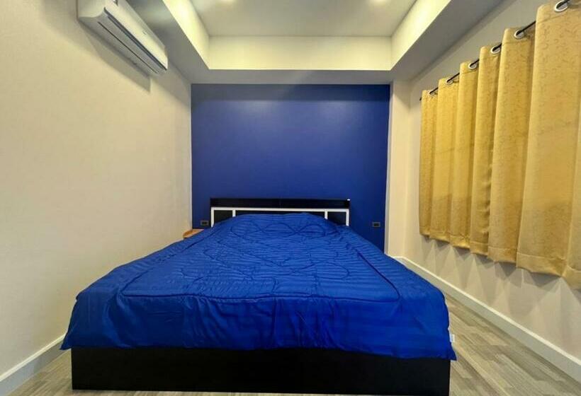 带大床的标准间, 243