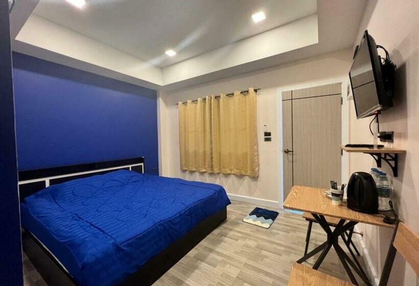 带大床的标准间, 243