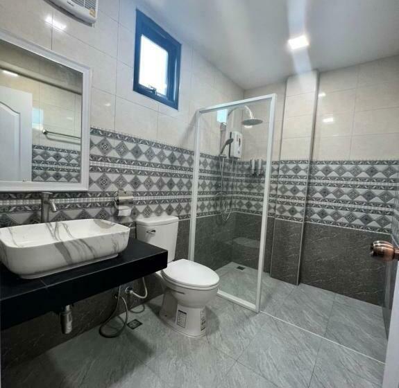 带大床的标准间, 243