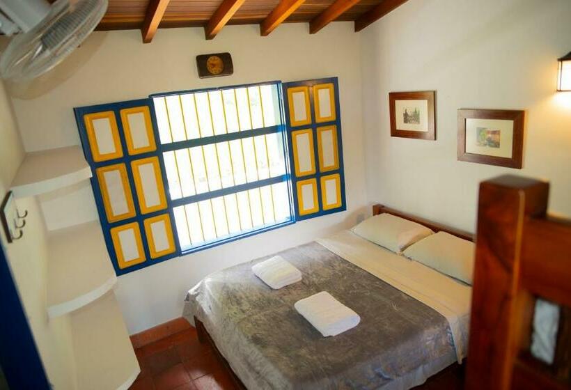 スタンダード４人部屋, Finca Hotel Carmonia Del Bosque