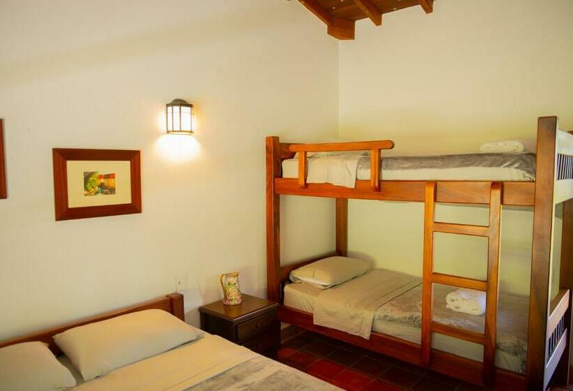 スタンダード４人部屋, Finca Hotel Carmonia Del Bosque