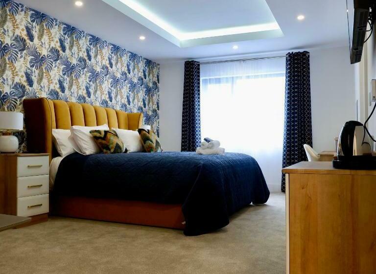 Номер Deluxe, The Wylies