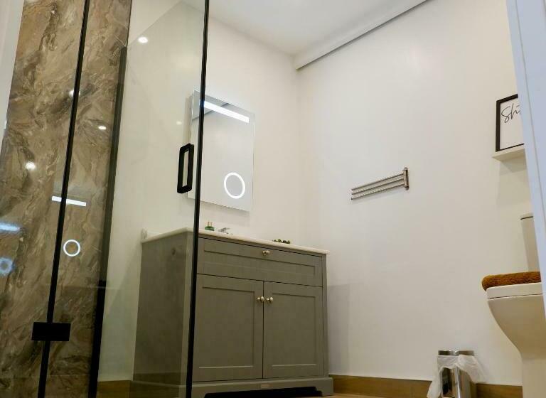 Номер Deluxe, The Wylies