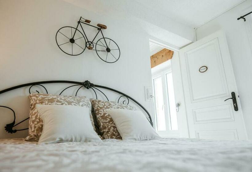 Номер Стандарт, Relais Des Combrailles