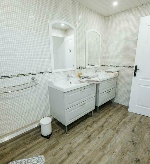 Семейный Номер Вид на Сад, Relais Des Combrailles