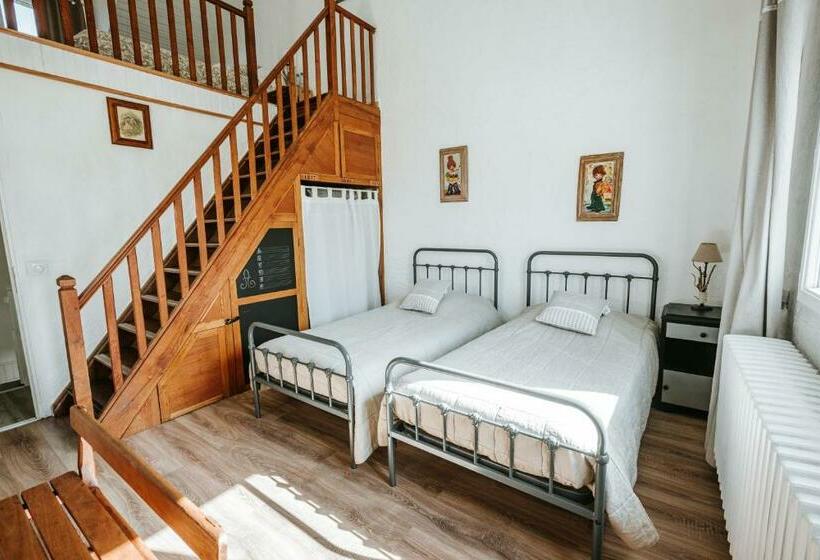 Семейный Номер Вид на Сад, Relais Des Combrailles