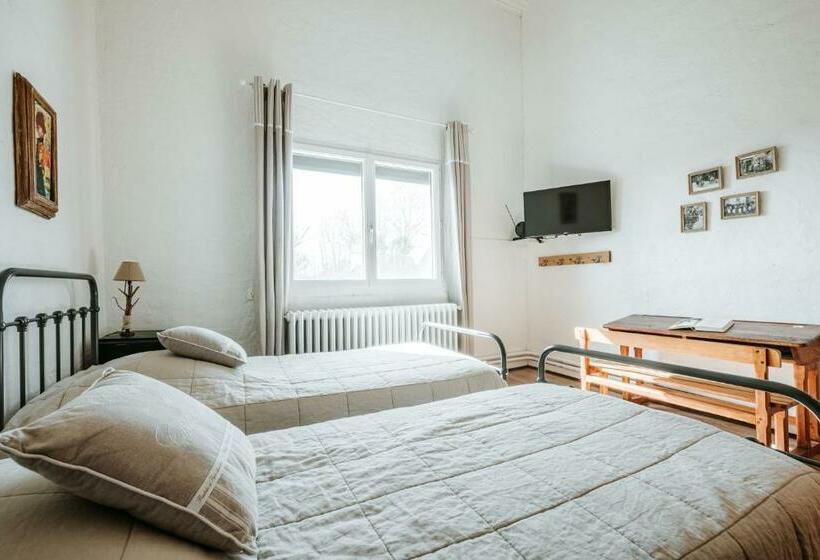 Семейный Номер Вид на Сад, Relais Des Combrailles