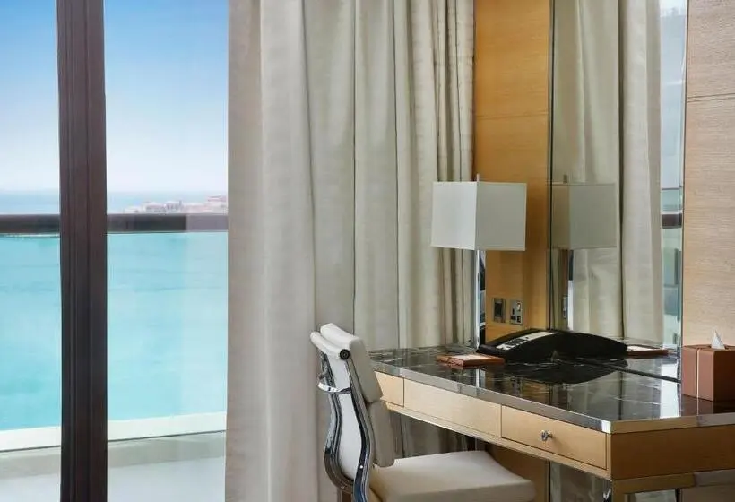 Club Room King Bed, Marriott Resort Palm Jumeirah, Dubai