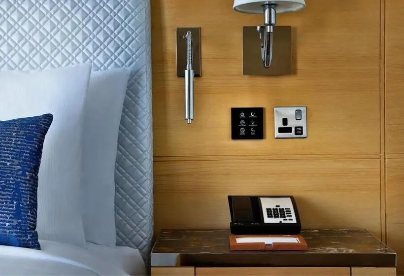 Club Room King Bed, Marriott Resort Palm Jumeirah, Dubai