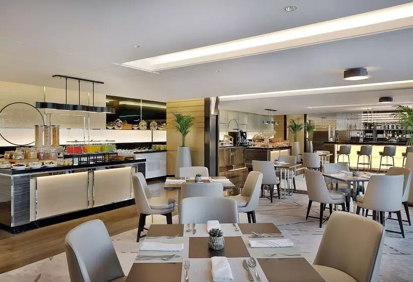 Club Room Sea View, Marriott Resort Palm Jumeirah, Dubai