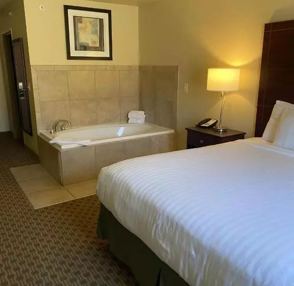 キングサイズベッドのスタンダードルーム, Cobblestone Hotel & Suites   Salem