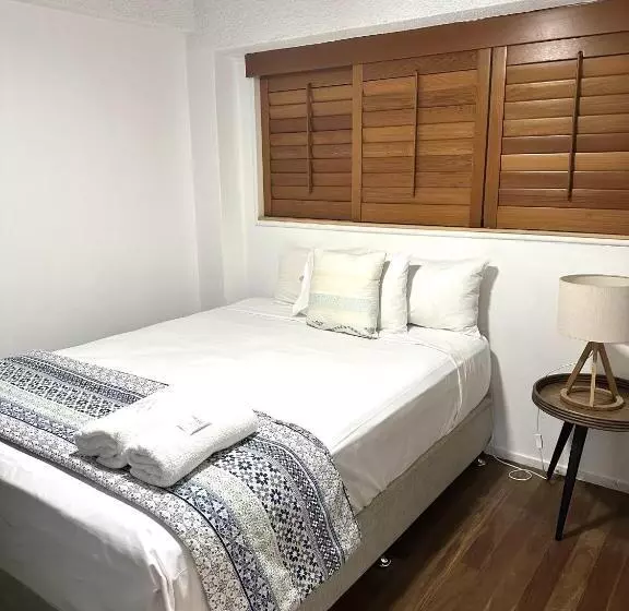 2 Bedroom Deluxe Apartment Sea View, Hillhaven Holiday Apartments