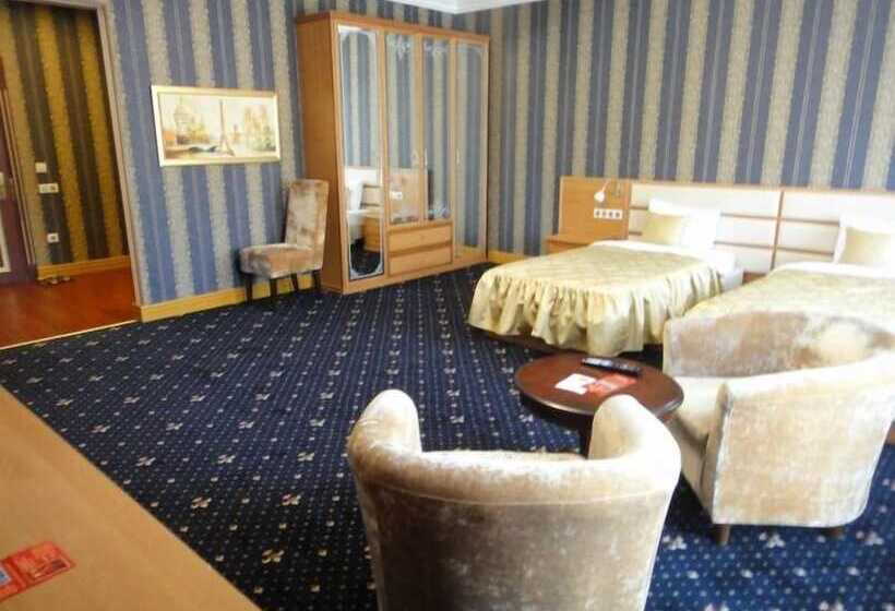 Quarto Estandar, Avshar