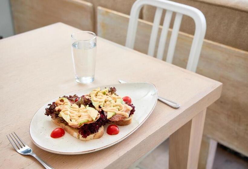 إستوديو قياسى, First Group La Montagne