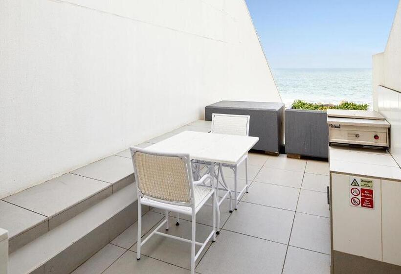 إستوديو قياسى مطل على البحر, First Group La Montagne