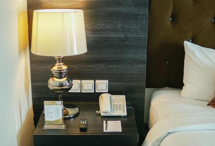 스탠다드 룸 킹사이즈 침대, Grand Rocky Hotel Bukittinggi