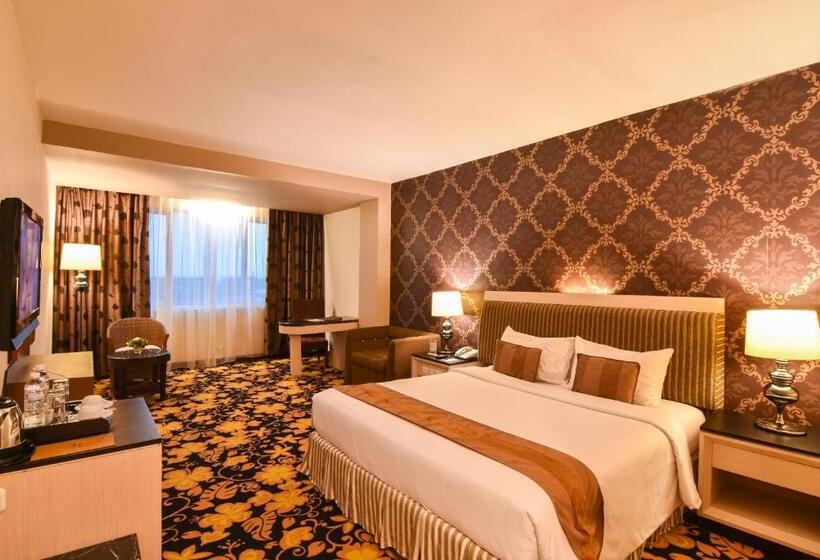 キングサイズベッドのデラックスルーム, Grand Rocky Hotel Bukittinggi