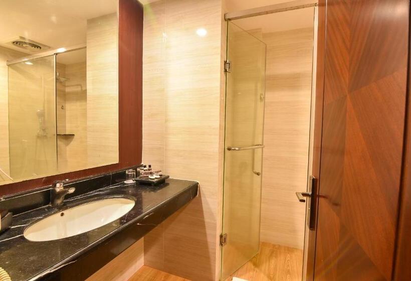 스탠다드 룸 킹사이즈 침대, Grand Rocky Hotel Bukittinggi